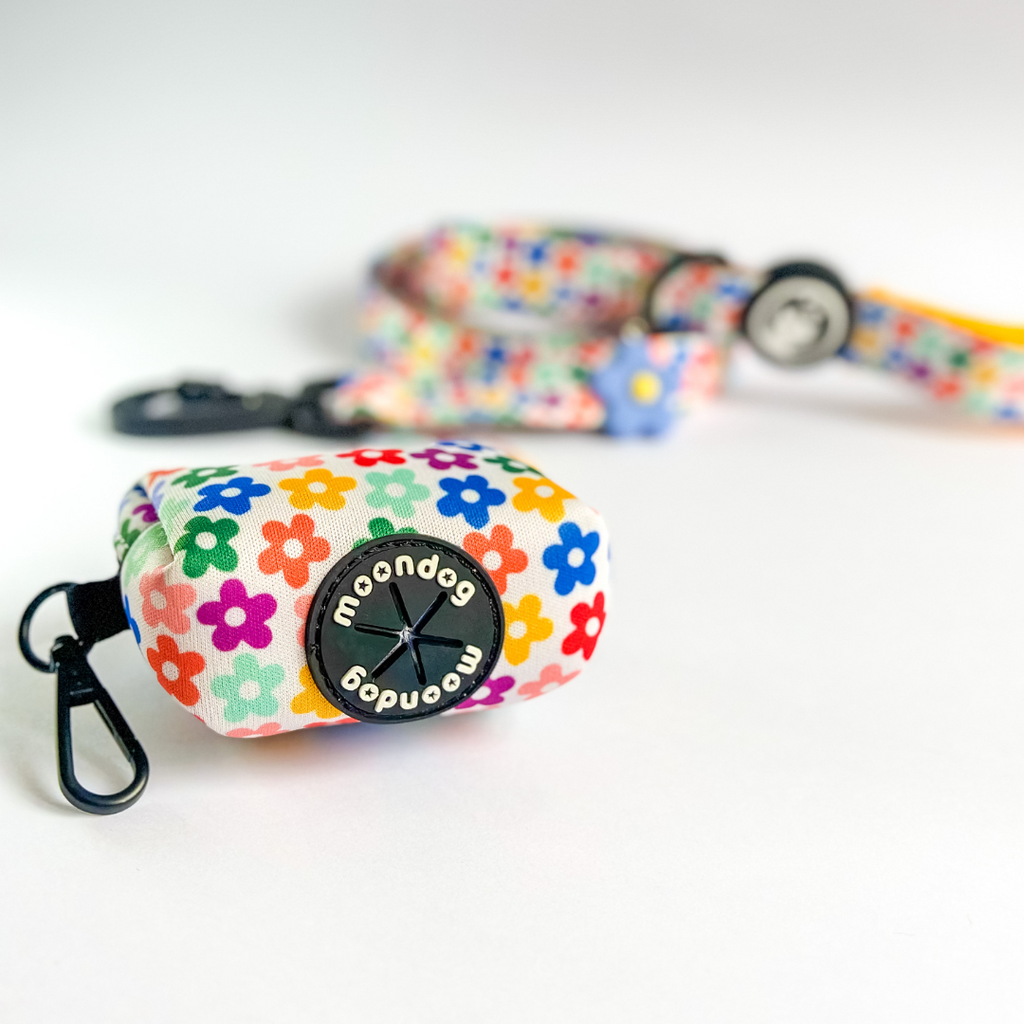 "Spring" poop bag holder 